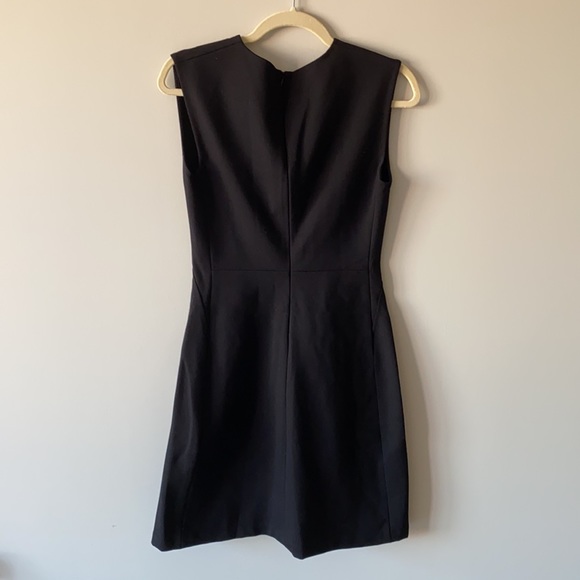 Everlane The Sleeveless V-Neck Flare Dress - Picture 5 of 6
